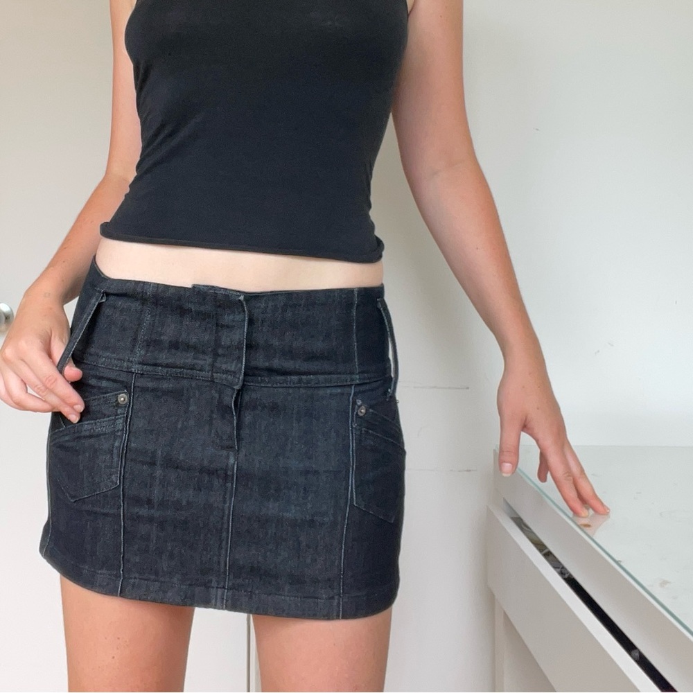 Low waisted dark deni mini skirt